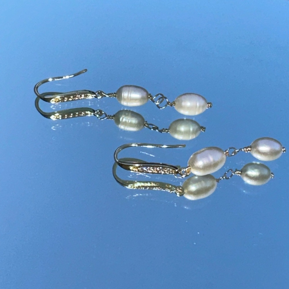 Elegant Gold and Pearl Drop Earrings
